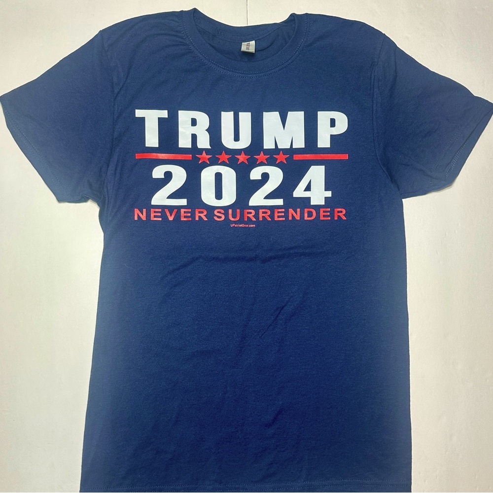 DONALD TRUMP 2024 NEVER SURRENDER New Navy Men's TShirt